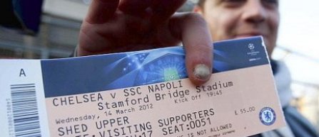 Mii de napoletani s-au luptat pentru un bilet la meciul cu Chelsea